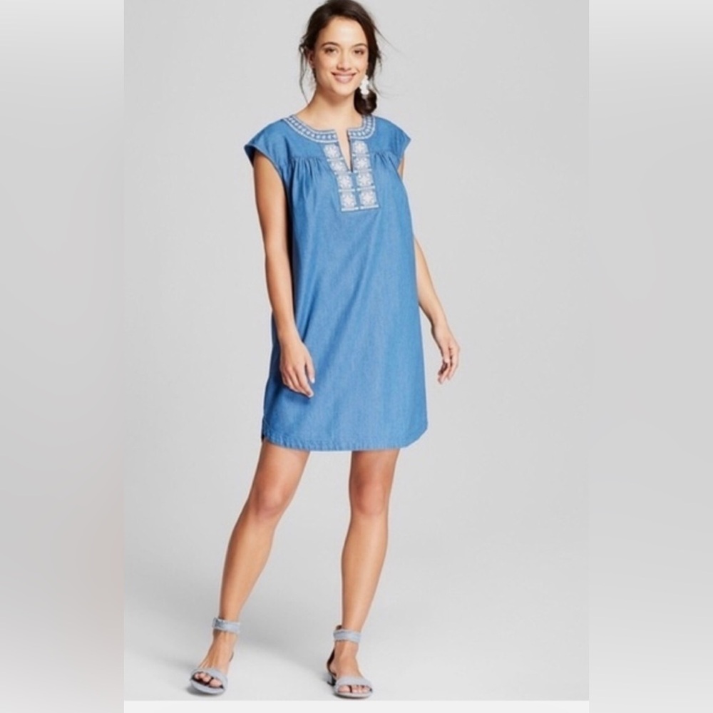 Gorgeous Knox Rose denim dress with embroidery- size medium